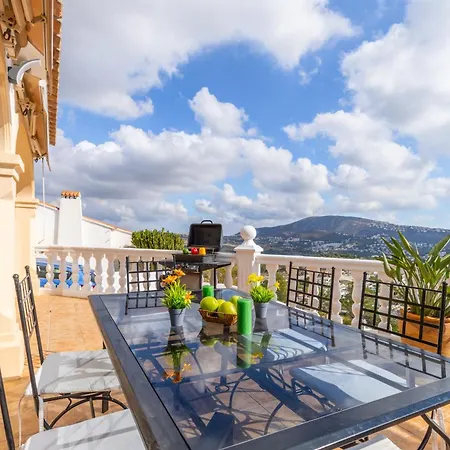Nicole By Sun & Sea Homes Villa